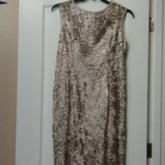 Beautiful knee length dress - Picture 1 of 3